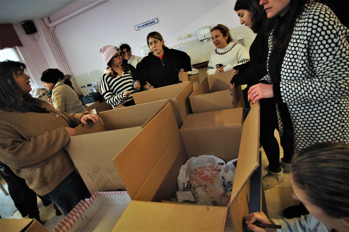 Ermeni toplumu yardım için kolları sıvadı